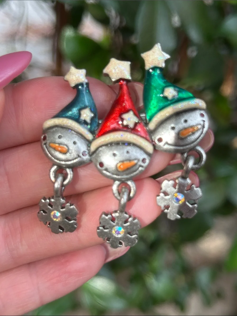 AJMC Three Snowmen Heads Dangling Snowflake Charms Christmas Brooch
